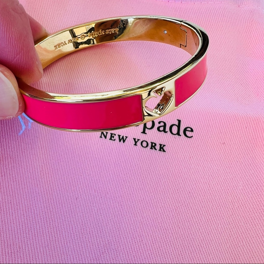 Kate Spade Hole Punch Spade Enamel Hinged Coral Bracelet Jewelry - Picture 8 of 8